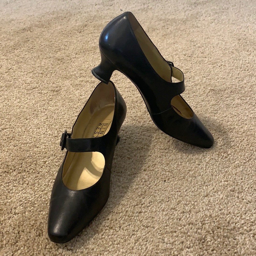 Nine West black lather mid hills